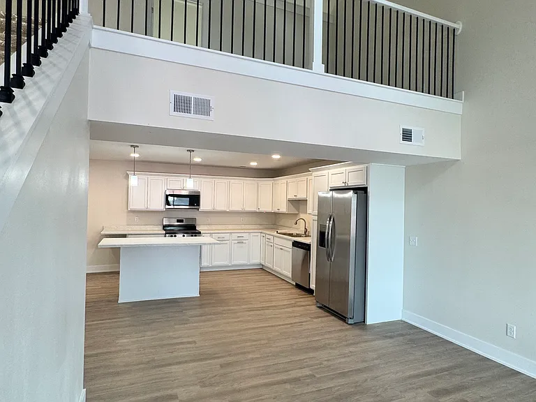 1101 Emerald Cv — Photo 2