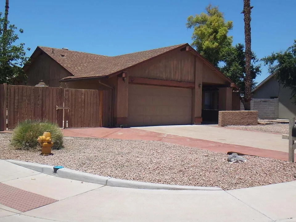 1904 N Arrowhead Cir