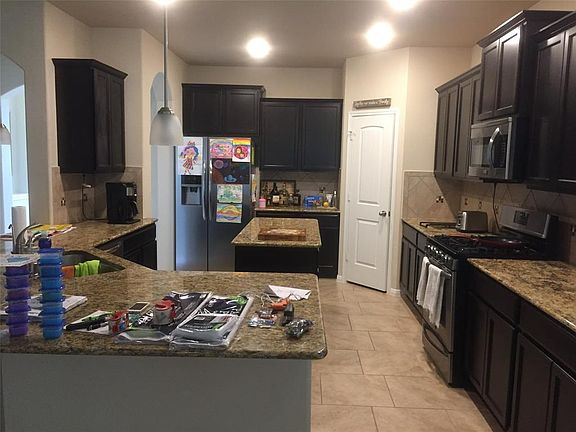 KITCHEN WITH PLENTY OF COUNTER SPACE