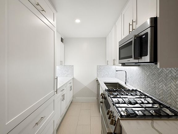 3rd image of 400 Central Park W APT 18U