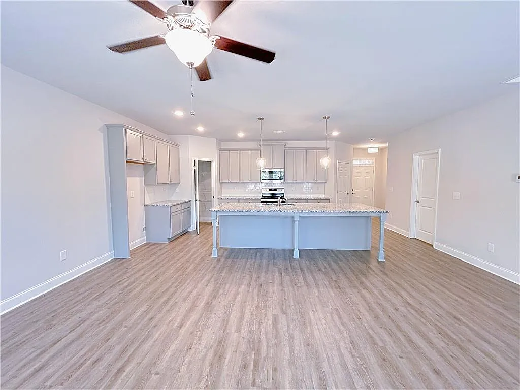 3 bed, 2.5 bath, 1793 sqft, $2,495 — Photo 4