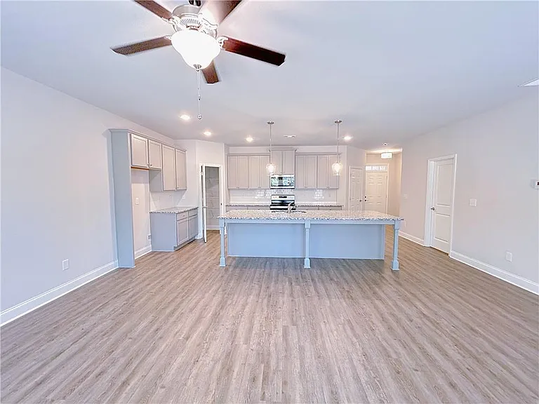 2586 Mills Commons Dr — Photo 4