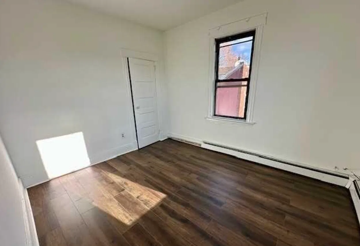 3 bed, $2,500 — Photo 1