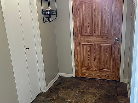 Foyer with closet 