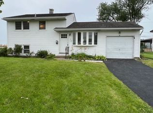 2945 Windsor Dr, Bensalem, PA 19020