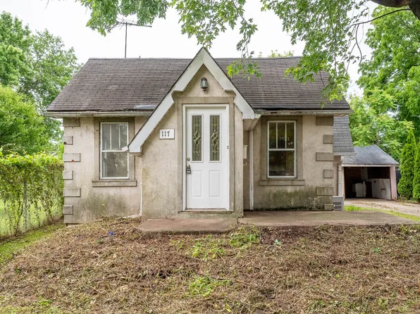 117 E Quincy St, Westmont, IL 60559