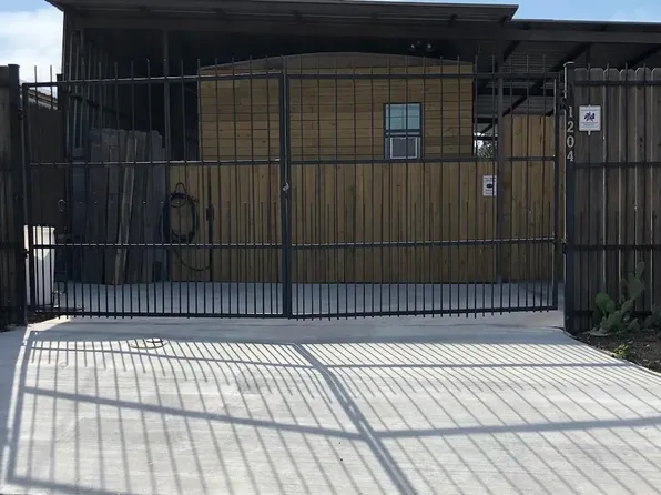 2122 S Bartlett Ave, Laredo, TX 78043