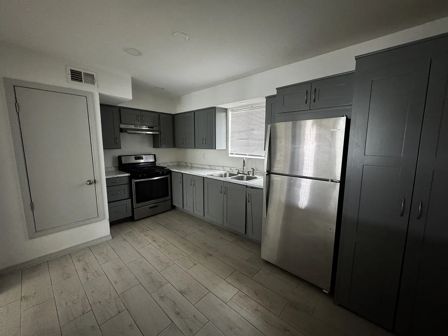 8963 Norton Street #05 - 3 — Photo 4