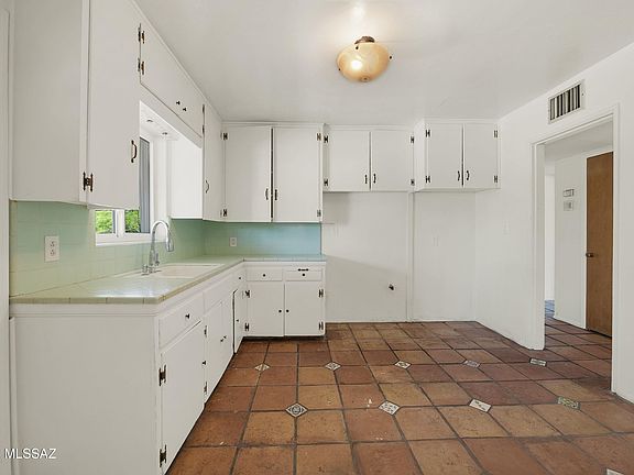 4th image of 1131 N Nema Ave