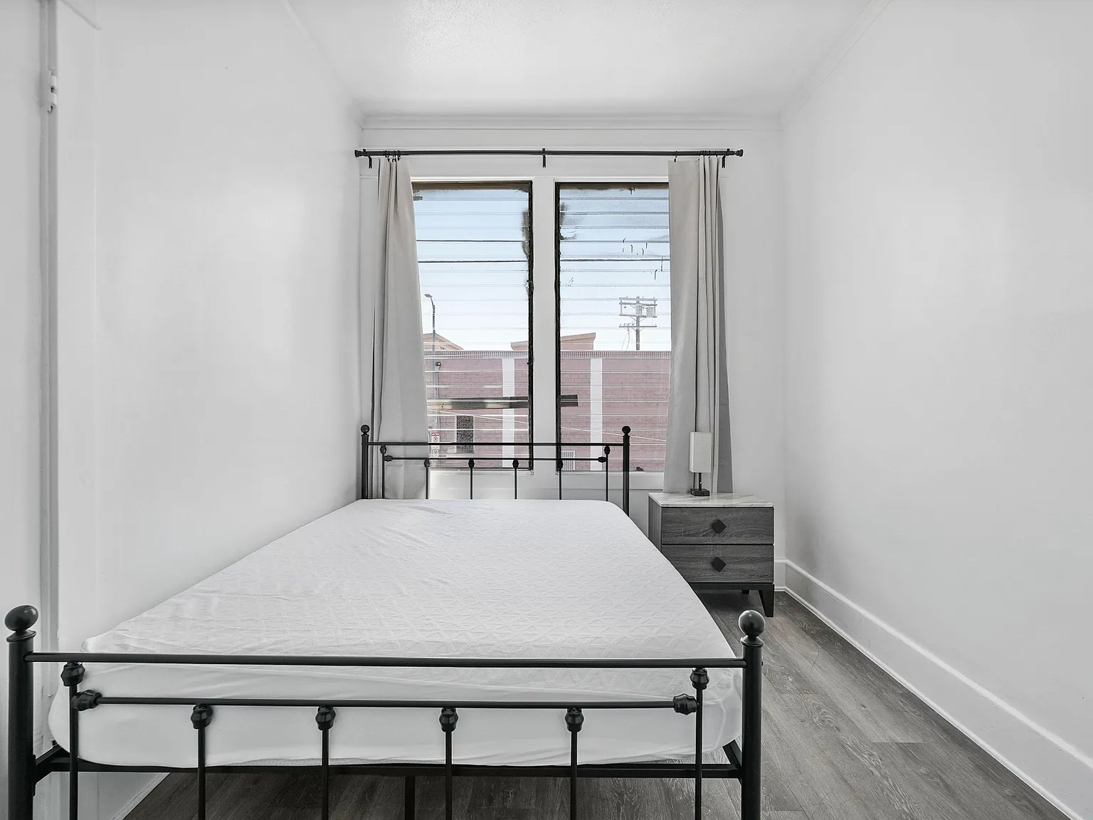 4 bed, 2.0 bath, 1300 sqft, $1,412 — Photo 3