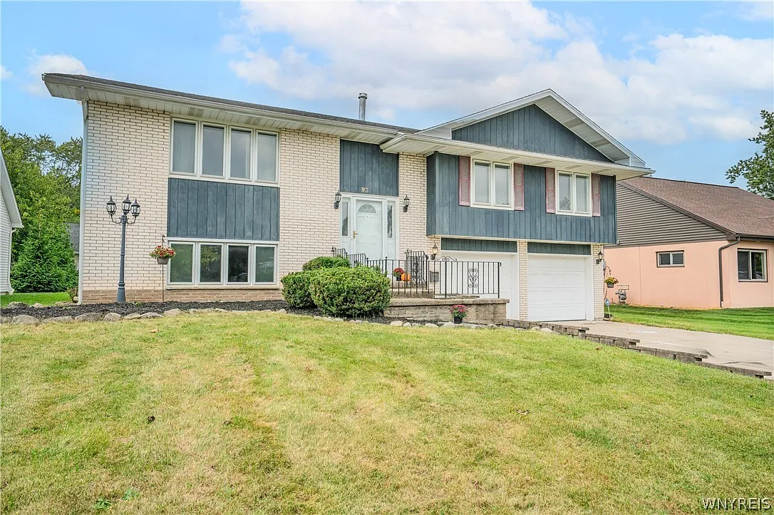 3 bed, 2.0 bath, 2100 sqft, $3,495 — Photo 1