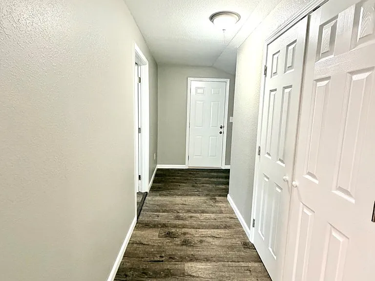 312 Twyman Sq — Photo 10