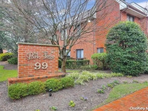 99 S Park Avenue #111, Rockville Centre, NY 11570