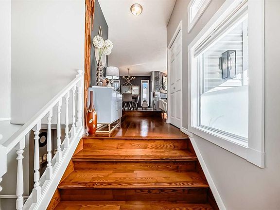 3rd image of 71 E Macewan Glen Rd NW