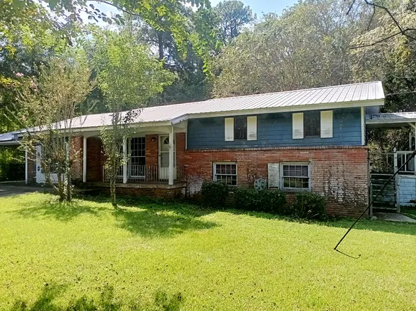 27 Pine Hill Dr, Carriere, MS 39426
