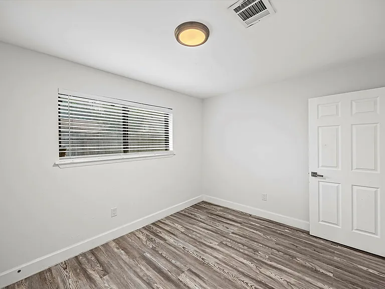10010 Windriver Dr — Photo 12