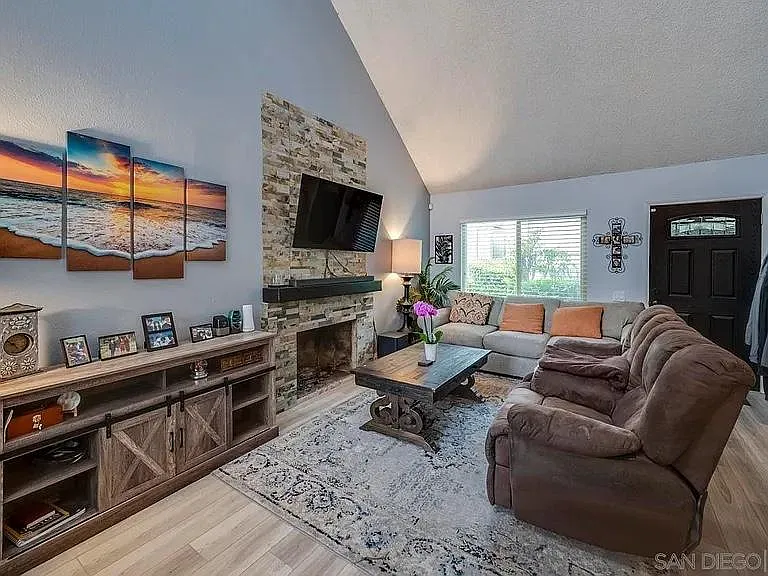 9022 Flanders Dr — Photo 5