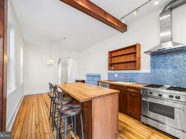329 Tasker St, Philadelphia, PA 19148