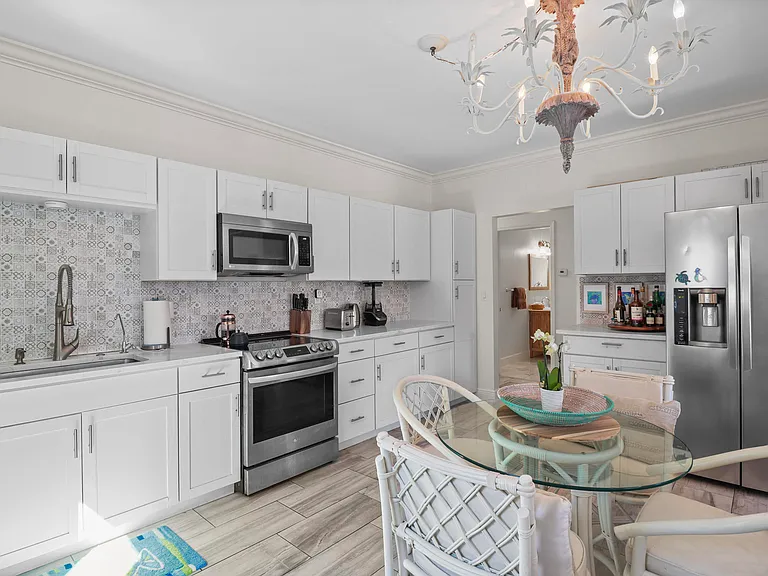 301 Hawthorne Dr — Photo 19