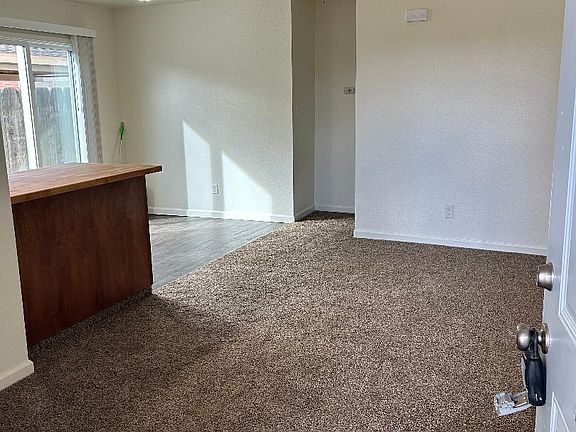 3rd image of 1218 Humboldt Ave