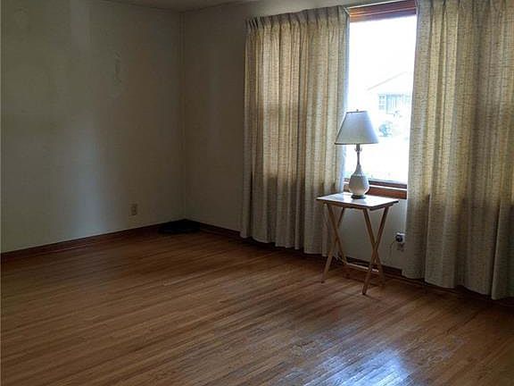 4th image of 11 N Park Ave