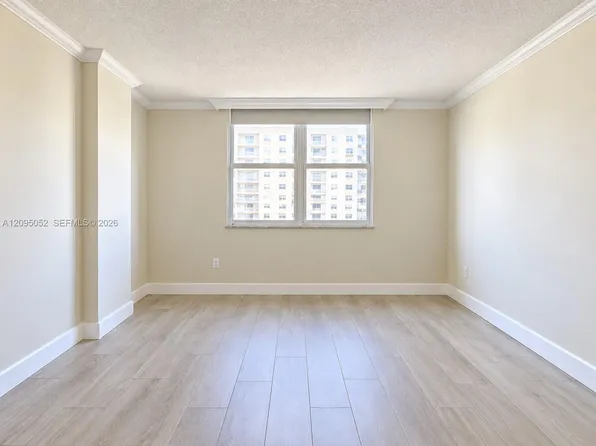 500 W Bayview Dr, North Miami Beach, FL
