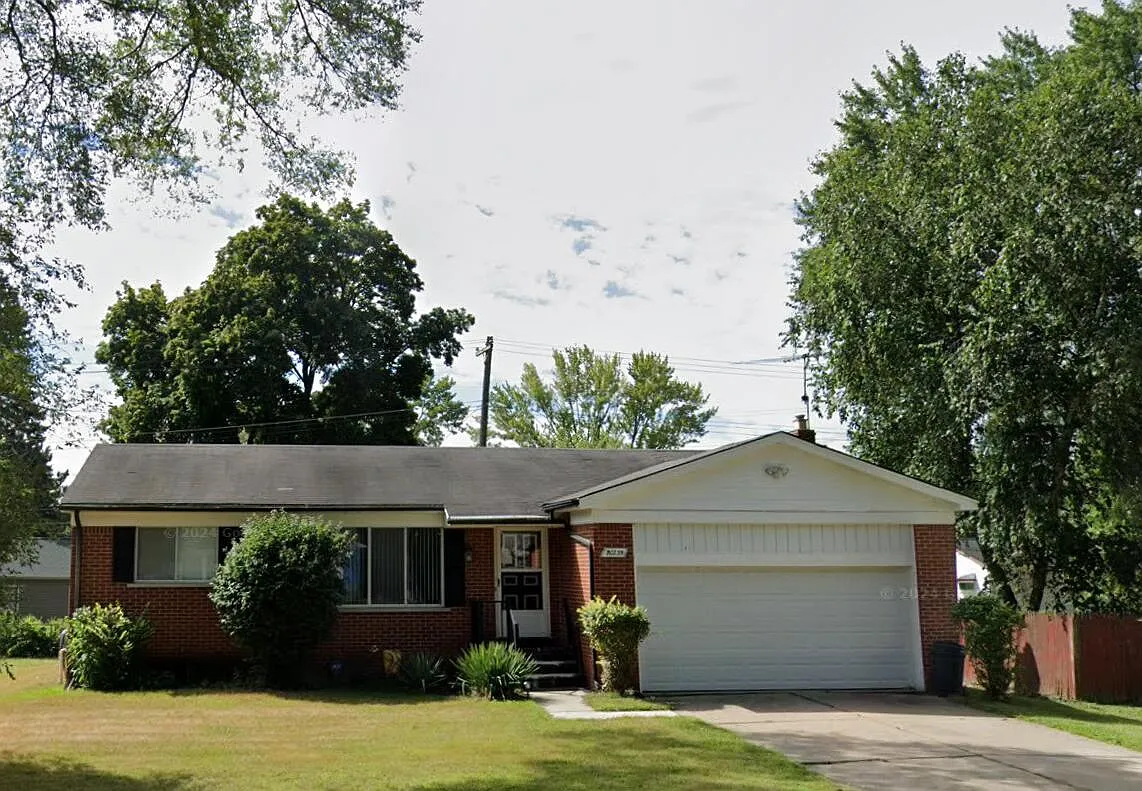 20235 Westhampton Ave photo 1