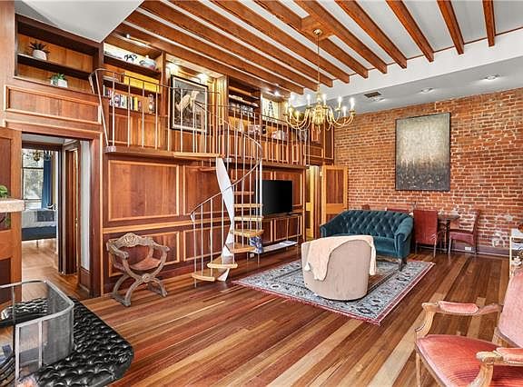 2nd image of 611 Esplanade Ave APT 2