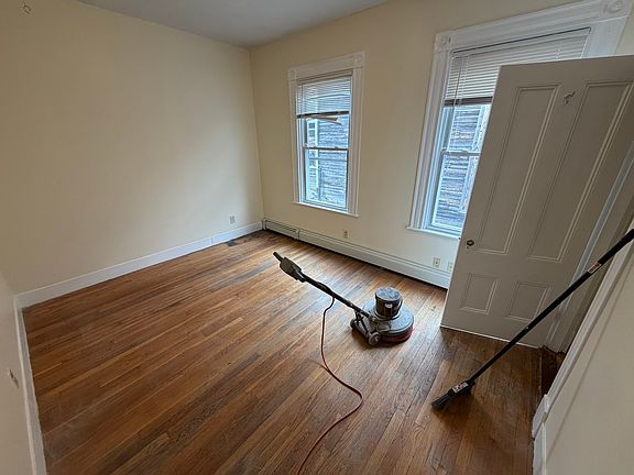 5th image of 567 Main St #1