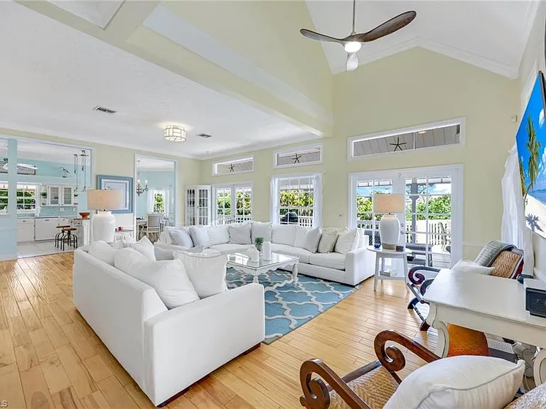 203 San Mateo Dr — Photo 5