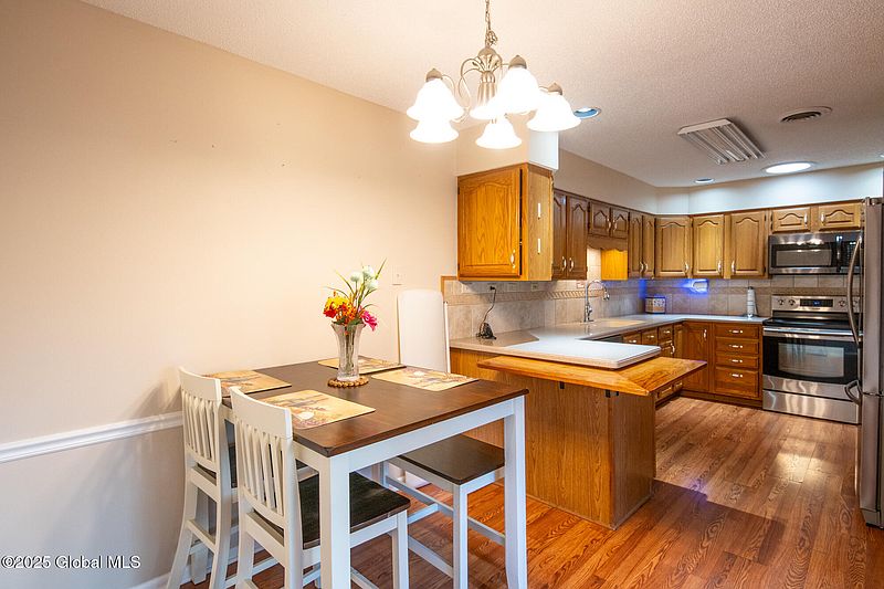 5th image of 64 Crane Court