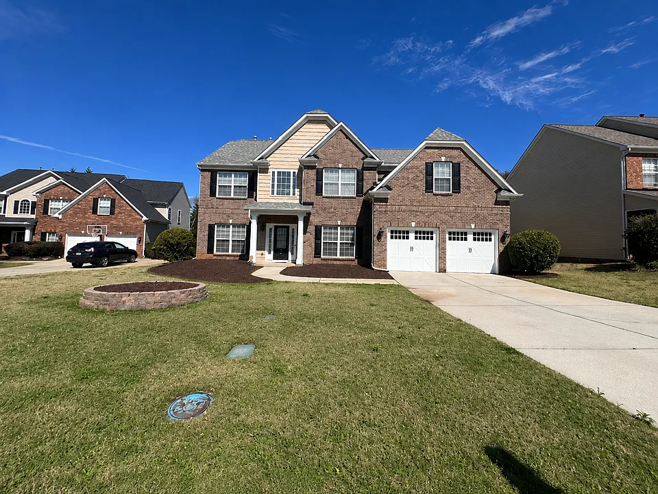 10 Lynell Pl