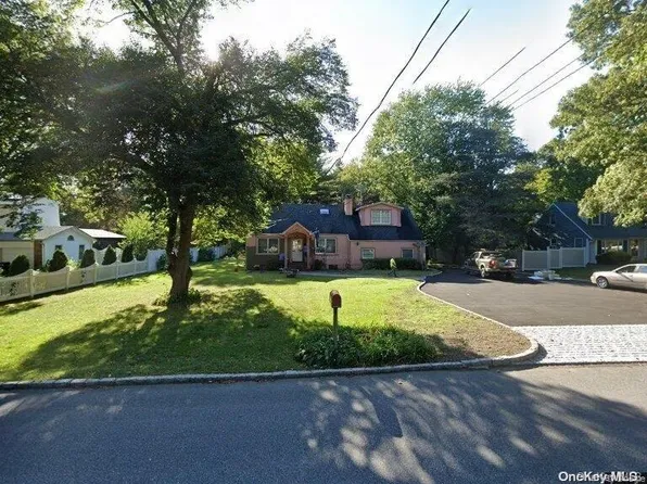 (undisclosed Address), Dix Hills, NY 11746