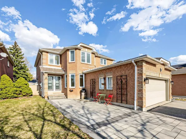 887 College Manor Dr, Newmarket, ON L3Y 8G9