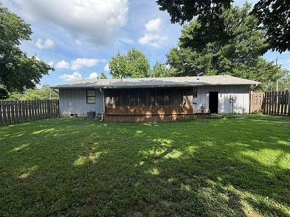 3rd image of 904 S 6th St