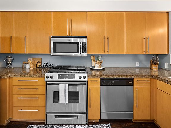 4th image of 124 Bellevue Ave E Unit 400-197080