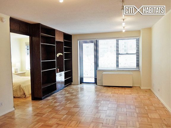 4th image of 2039 Broadway #5H