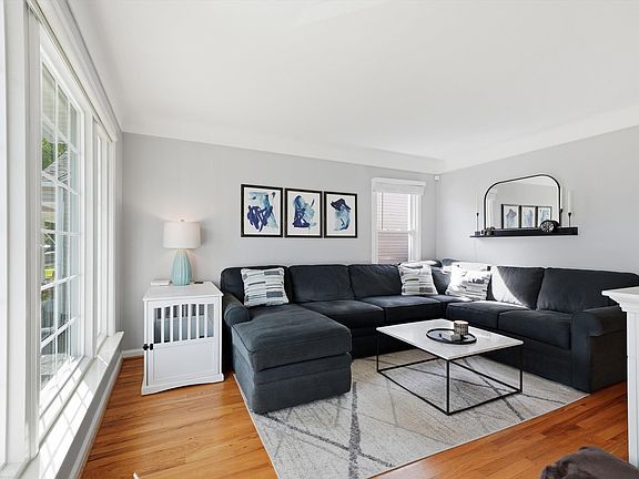 3rd image of 643 Hudson Ave