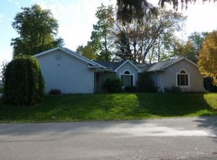 5639 W Peninsula Rd, Waterford, WI 53185