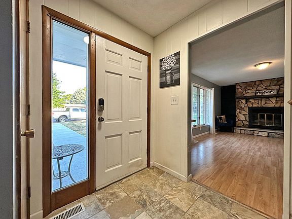 4th image of 920 Spruce