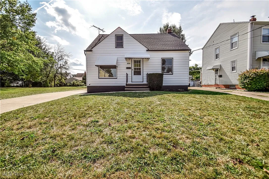 20760 Westport Ave photo 1