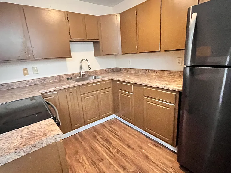 93 1st St #BASEMENT — Photo 9