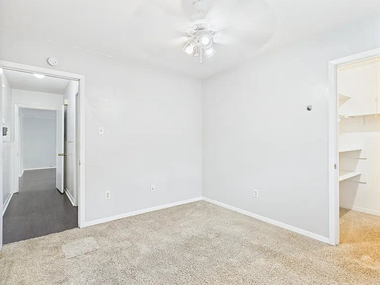 1402 Village Dr — Photo 18