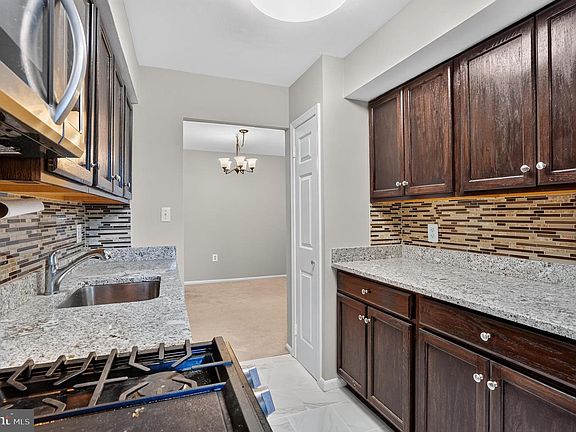 5th image of 3358 Woodburn Rd APT 22