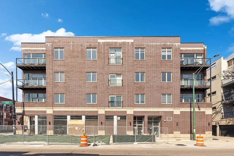 500 N Damen Ave APT 305 photo 1