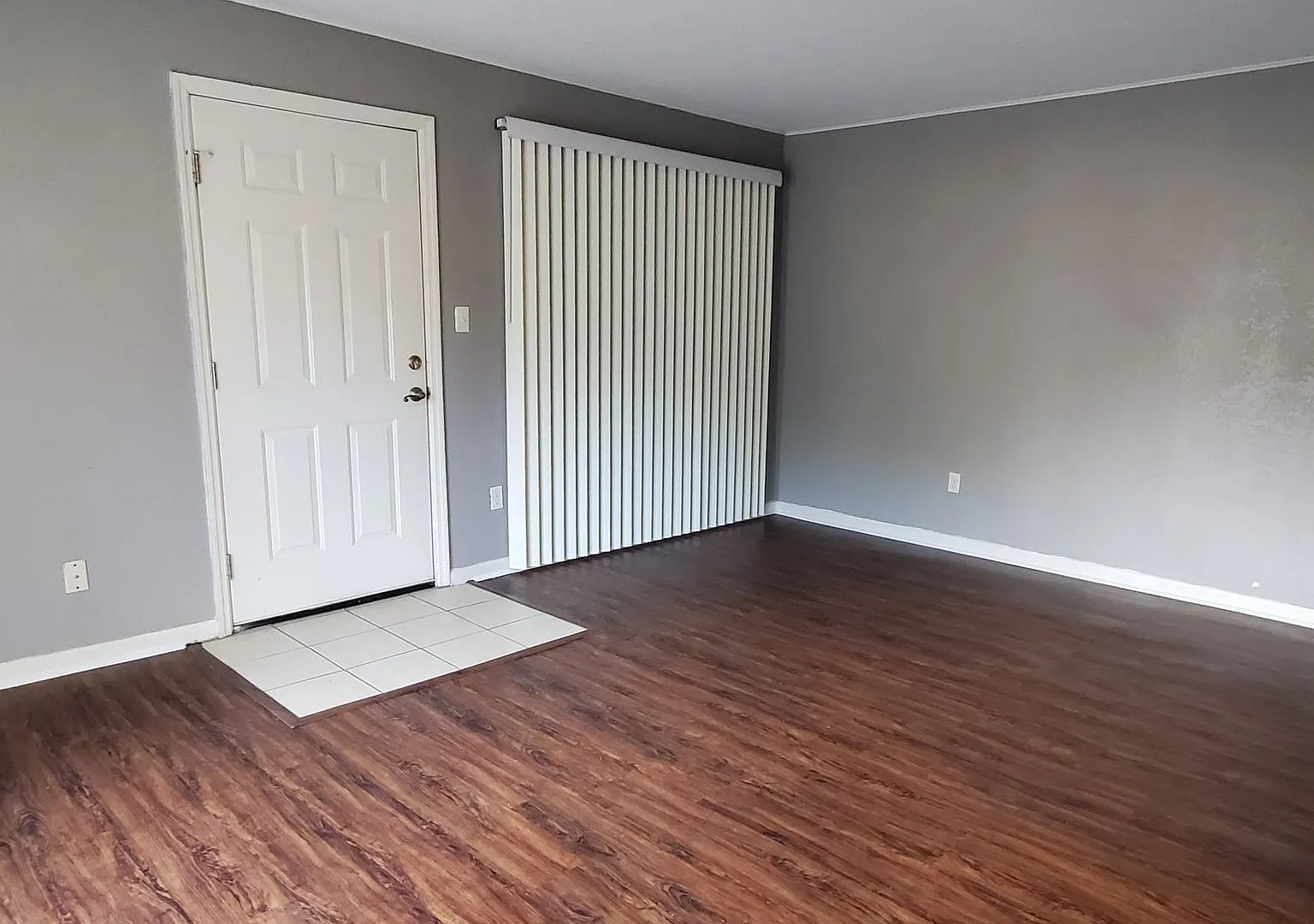 For Rent 1 Bedroom, 1 Bathroom, Upper Floor Condo. — Photo 3