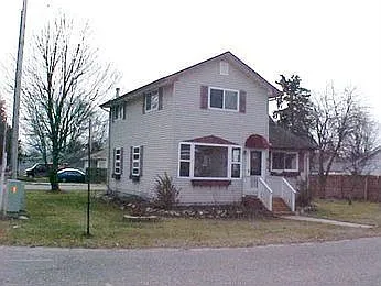 816 E State St photo 1