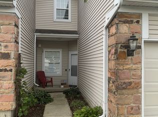942 Mesa Dr, Lake In The Hills, IL 60156
