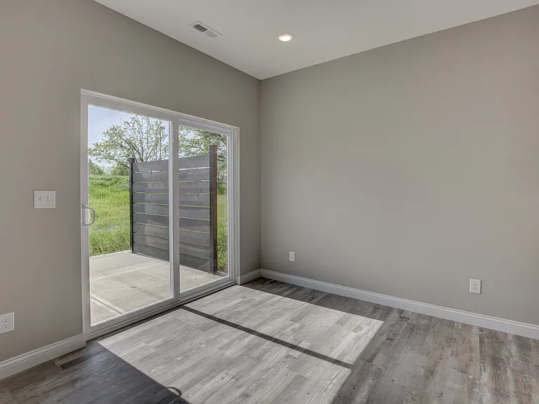 2327 Point Pl — Photo 7