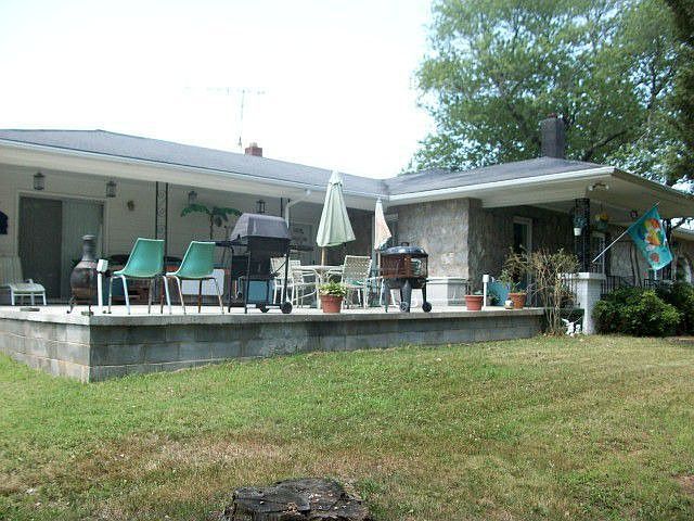 1st image of 1990 Smallville Ln